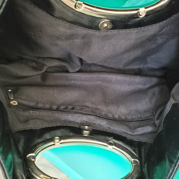 Clutch - Picture 2 of 2